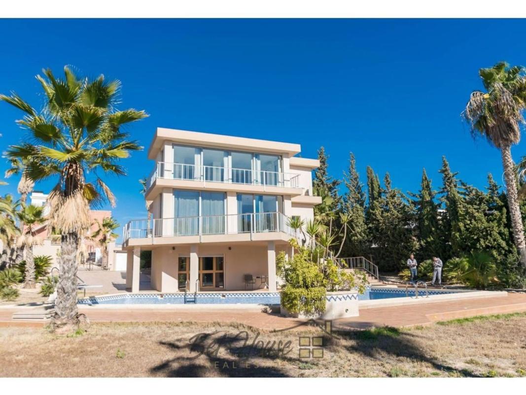 Properties for sale and rent in Spain photo 2
