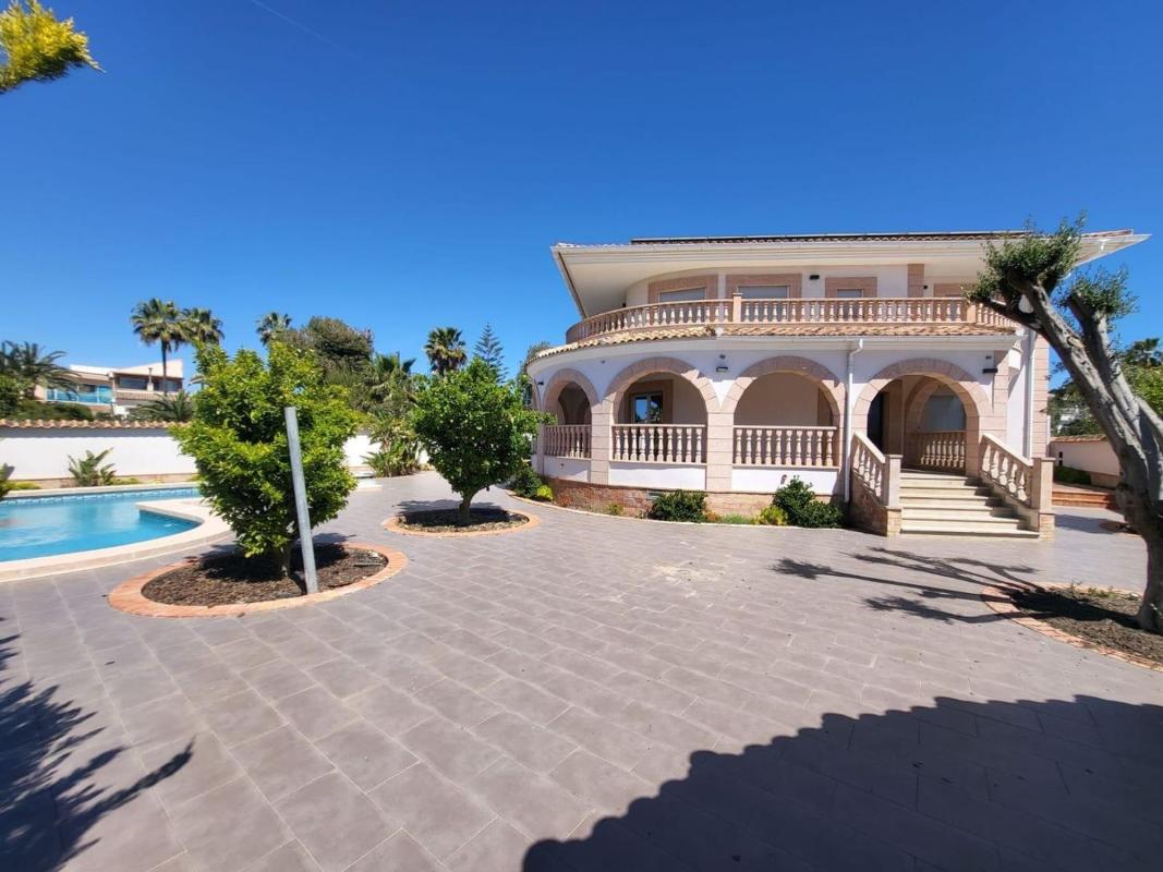 Properties for sale and rent in Spain photo 2