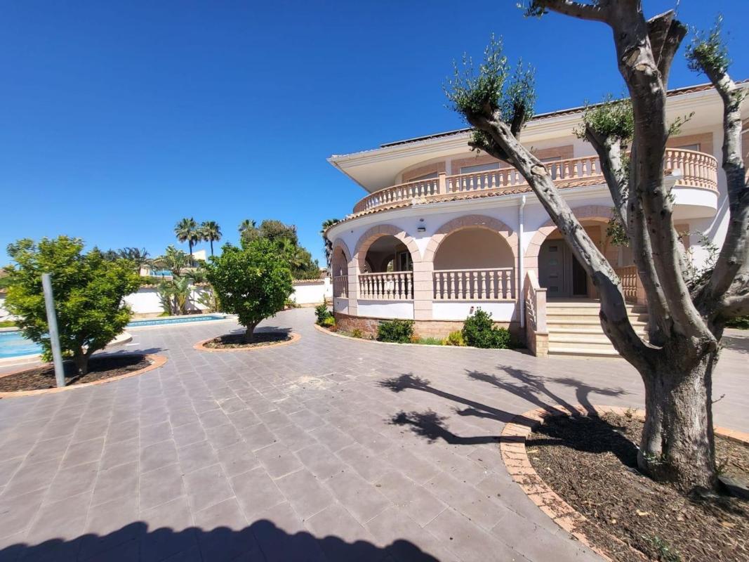 Properties for sale and rent in Spain photo 3