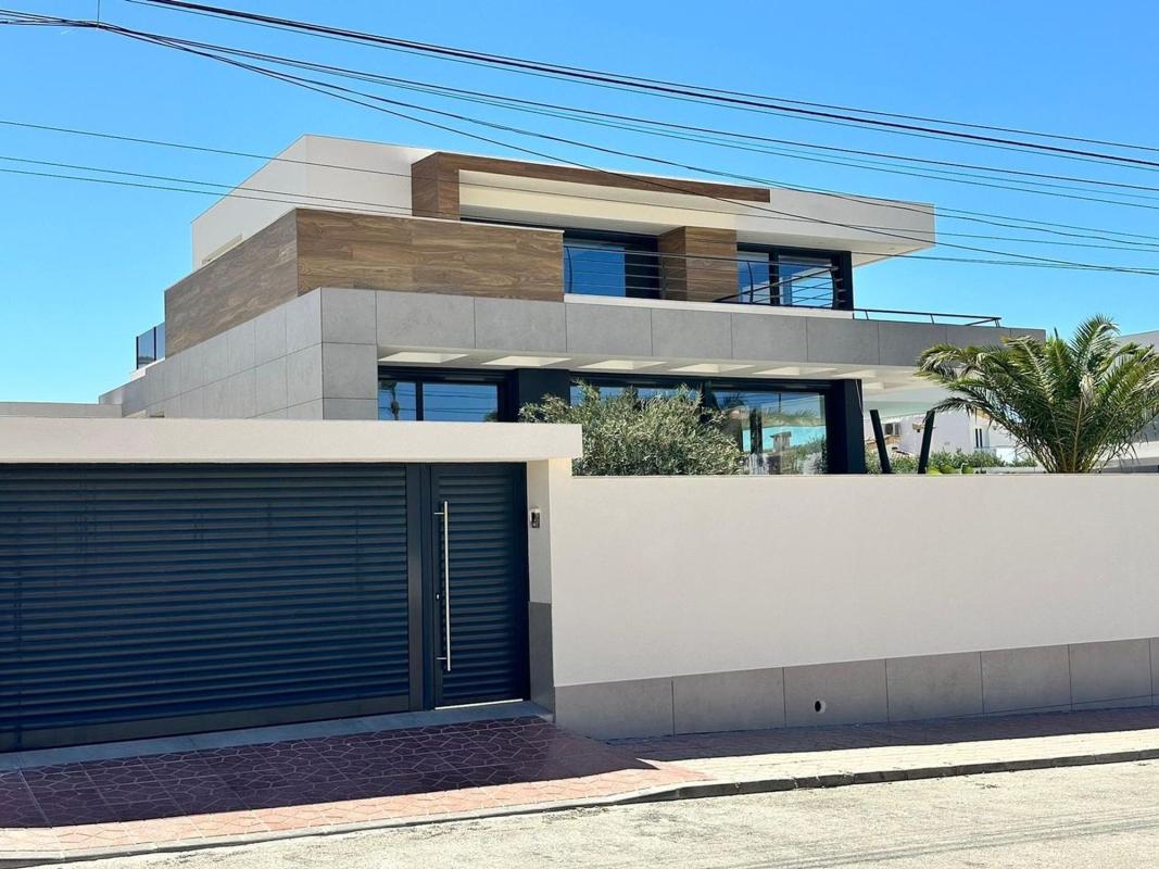 Properties for sale and rent in Spain photo 2