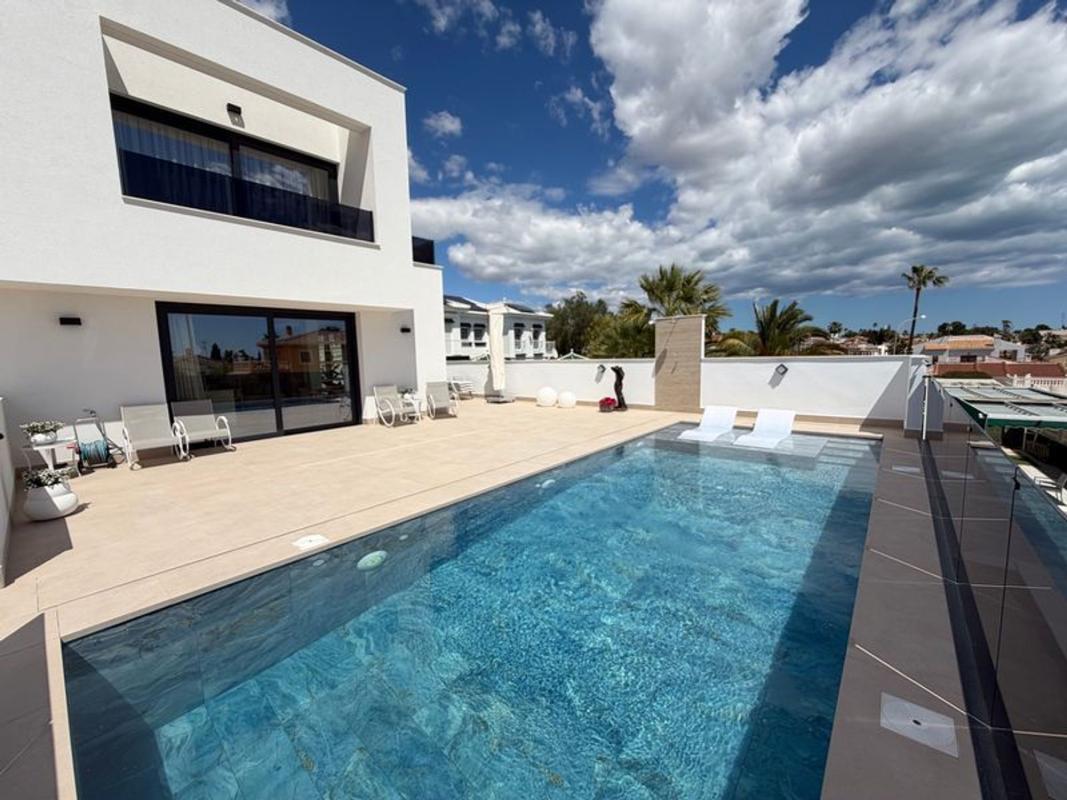 Properties for sale and rent in Spain photo 2