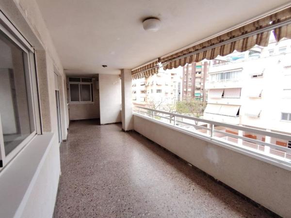 Venta de piso en Piso en Garbinet - Parque de las Avenidas, Alicante / Alacant, Alicante / Alacant
photo 1