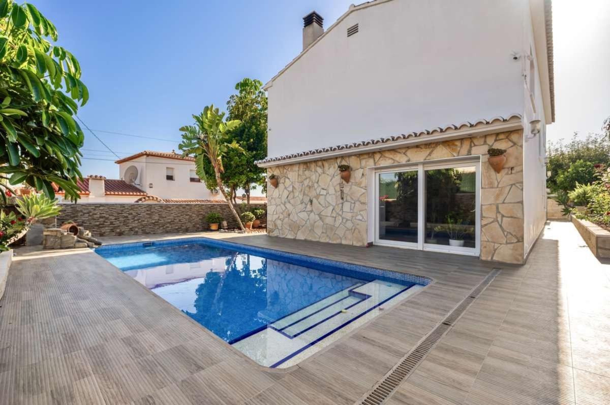 Properties for sale and rent in Spain photo 3