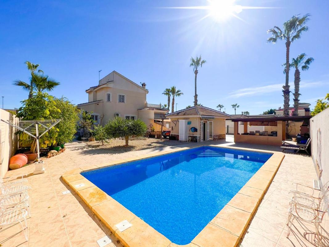 Properties for sale and rent in Spain photo 1
