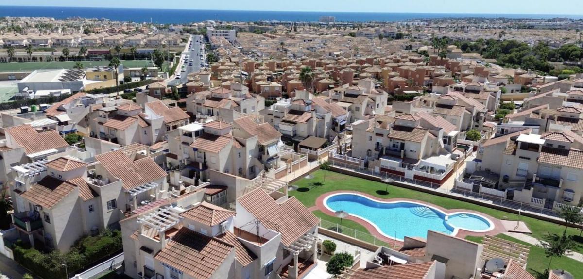 Sale of independent chalet in Casa o chalet en Calle Guapiles, Playa Flamenca, Orihuela, Orihuela
photo 1