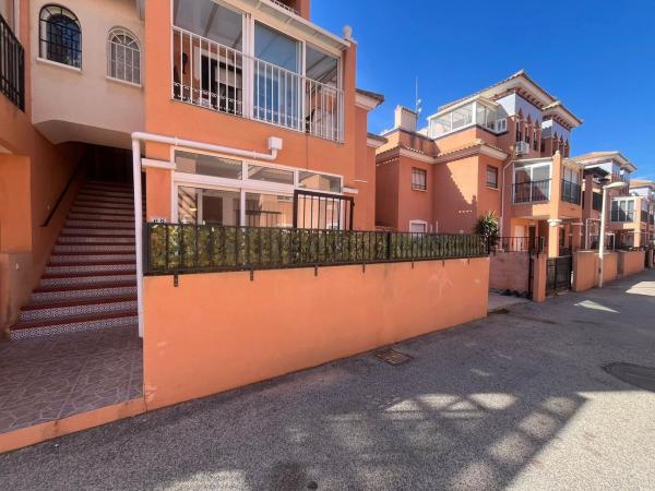 Chalet pareado en Plaza J-1 p Flamenca Norte, 96 b, Playa Flamenca, Orihuela photo 2