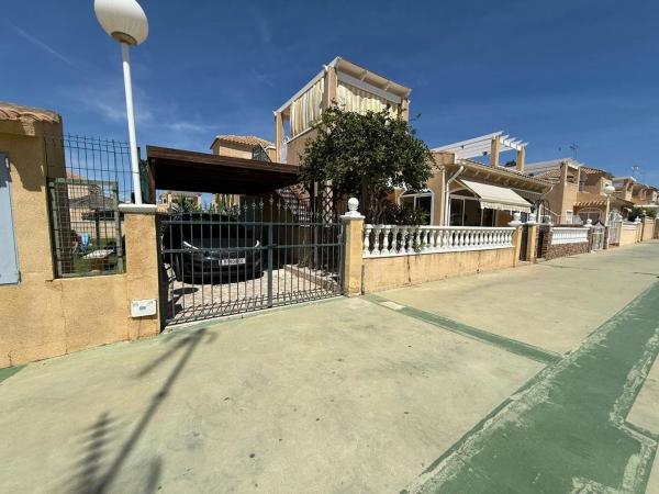Casa o chalet independiente en Avenida Laguna Azul, 794, Zona Lago - Los Almendros, Orihuela photo 3
