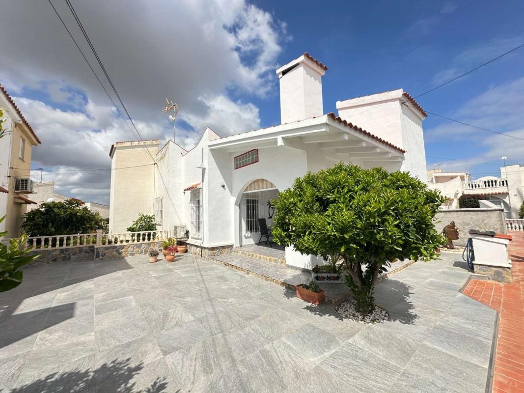 Properties for sale and rent in Spain photo 2