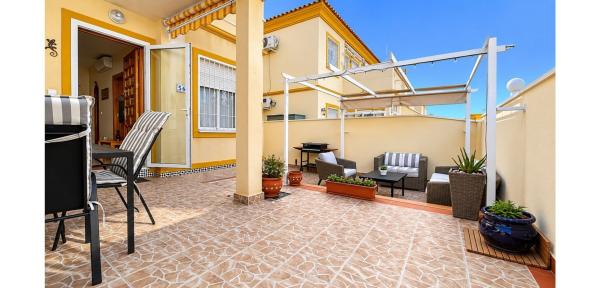Independent chalet for sale in Casa o chalet en Calle Niágara, 105, Playa Flamenca, Orihuela, Orihuela
 photo 1
