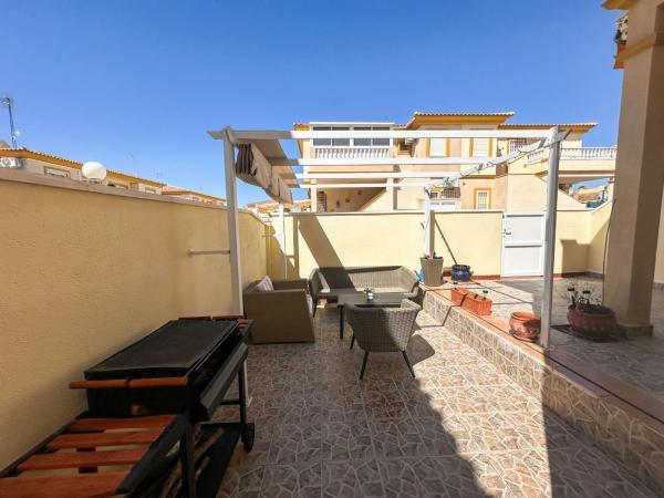 Independent chalet for sale in Casa o chalet en Playa Flamenca, Orihuela, Orihuela
 photo 4