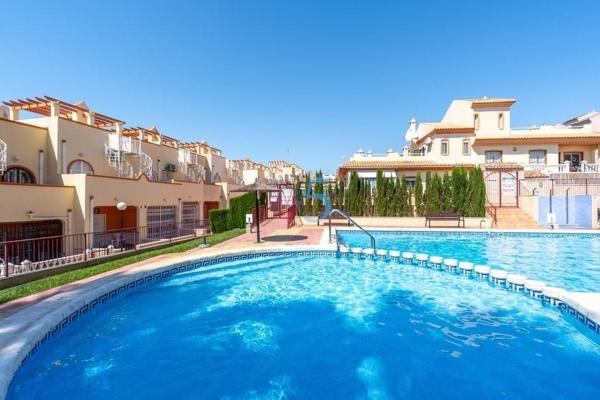Chalet wolnostojący na sprzedaż w  Casa o chalet en Las Filipinas, Orihuela, Orihuela photo 2