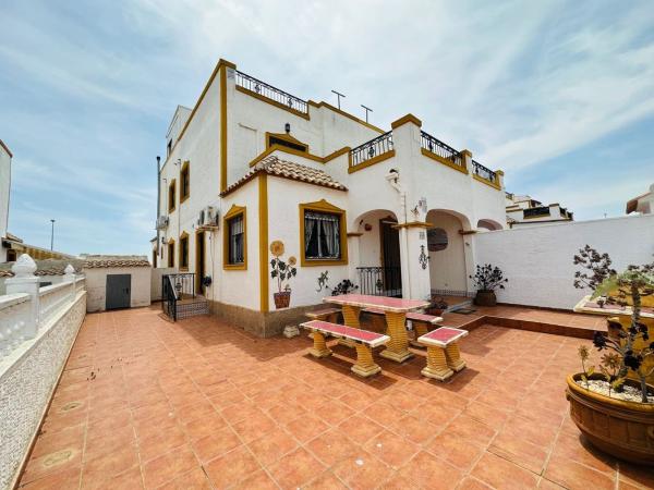 Chalet independiente en venta en Casa o chalet en Desamparados-Hurchillo-Torremendo, Orihuela, Orihuela
thumbnail 1