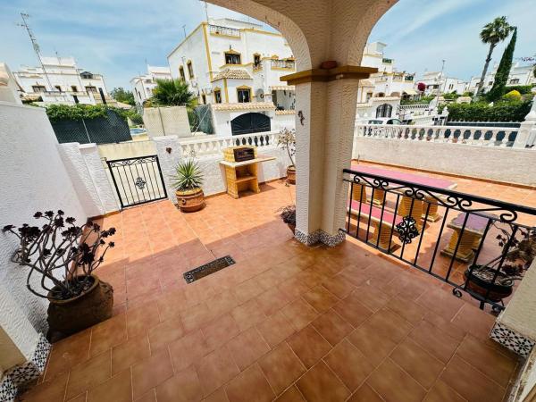Chalet independiente en venta en Casa o chalet en Desamparados-Hurchillo-Torremendo, Orihuela, Orihuela
thumbnail 2