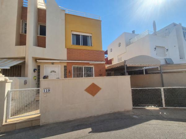 Chalet pareado en Avenida de Londres, 168, Los Balcones y los Altos, Orihuela photo 1