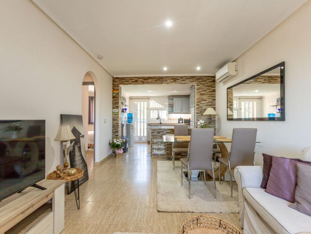 Sale of independent chalet in Casa o chalet en Urbanització Pau 26, 27, Villamartín, Orihuela, Orihuela
 photo 3