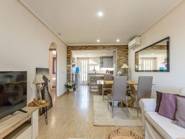 Independent chalet for sale in Casa o chalet en Urbanització Pau 26, 27, Villamartín, Orihuela, Orihuela
thumbnail 2