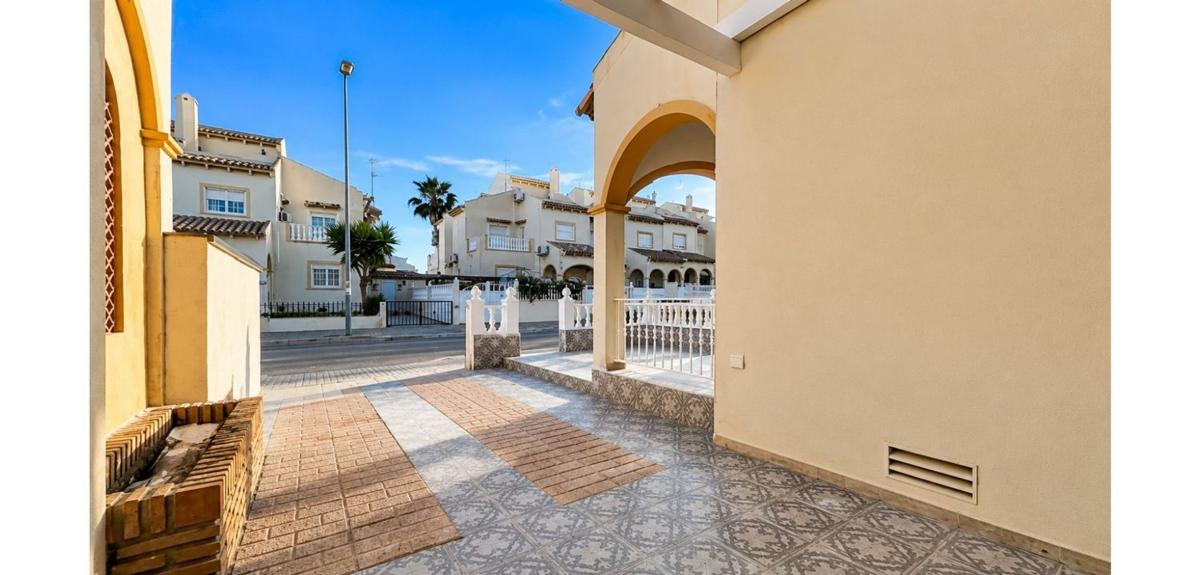 Sale of independent chalet in Casa o chalet en Calle Estaca, 50, Playa Flamenca, Orihuela, Orihuela
photo 3