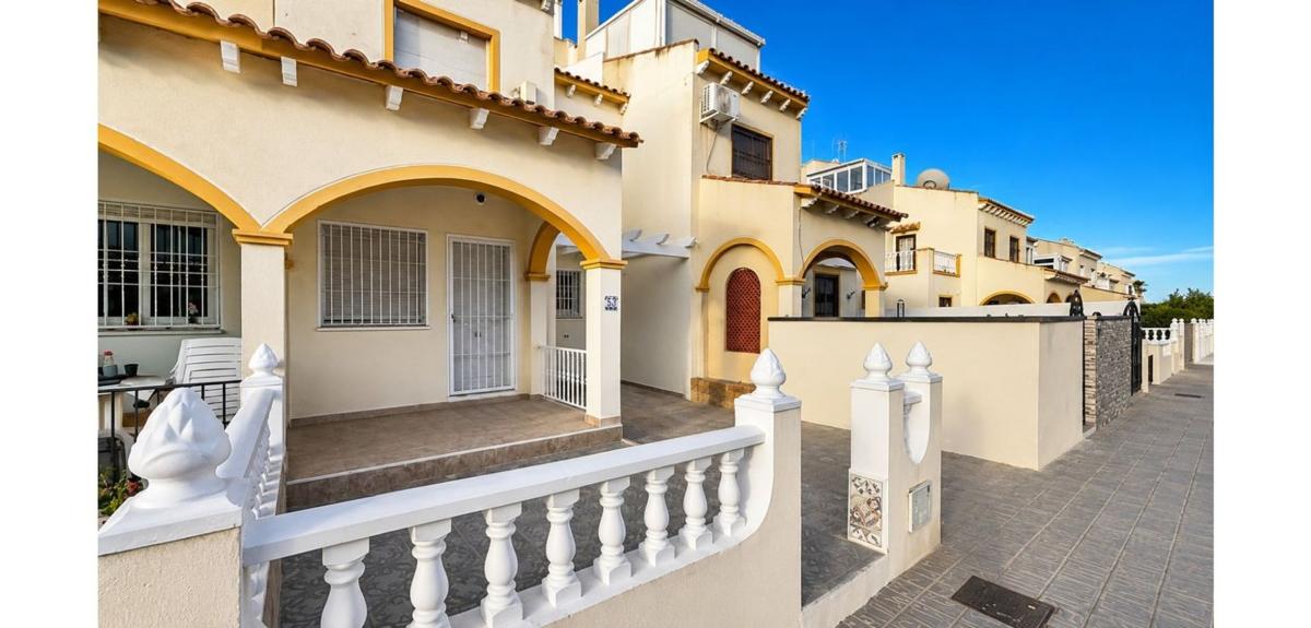 Sale of independent chalet in Casa o chalet en Calle Estaca, 50, Playa Flamenca, Orihuela, Orihuela
photo 5