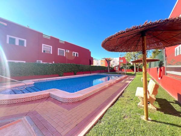 Chalet adosado en Calle Lago Bañolas, Zona Lago - Los Almendros, Orihuela photo 1