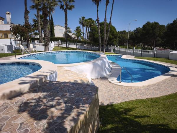 Chalet adosado en Calle Canal de La Mancha, Villamartín, Orihuela thumbnail 1