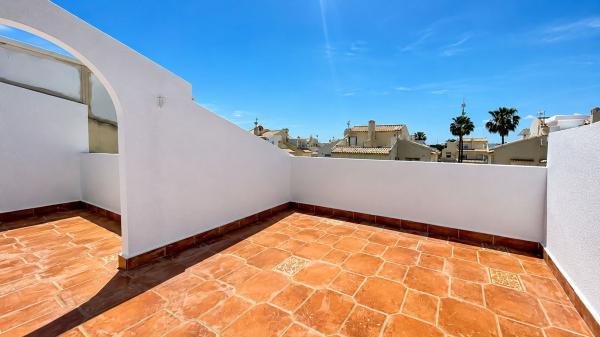 Chalet adosado en Calle Estaca, Playa Flamenca, Orihuela thumbnail 1
