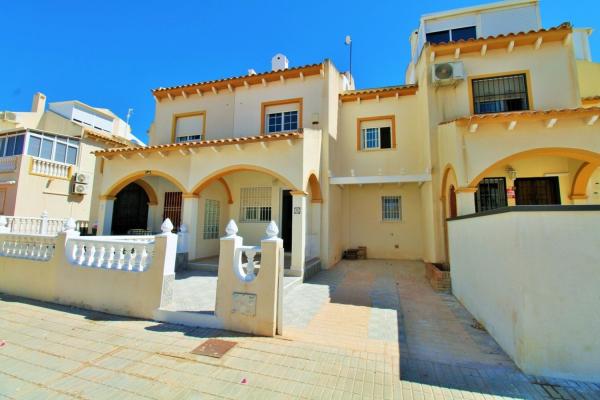 Chalet adosado en Calle Cuerda, Playa Flamenca, Orihuela photo 1