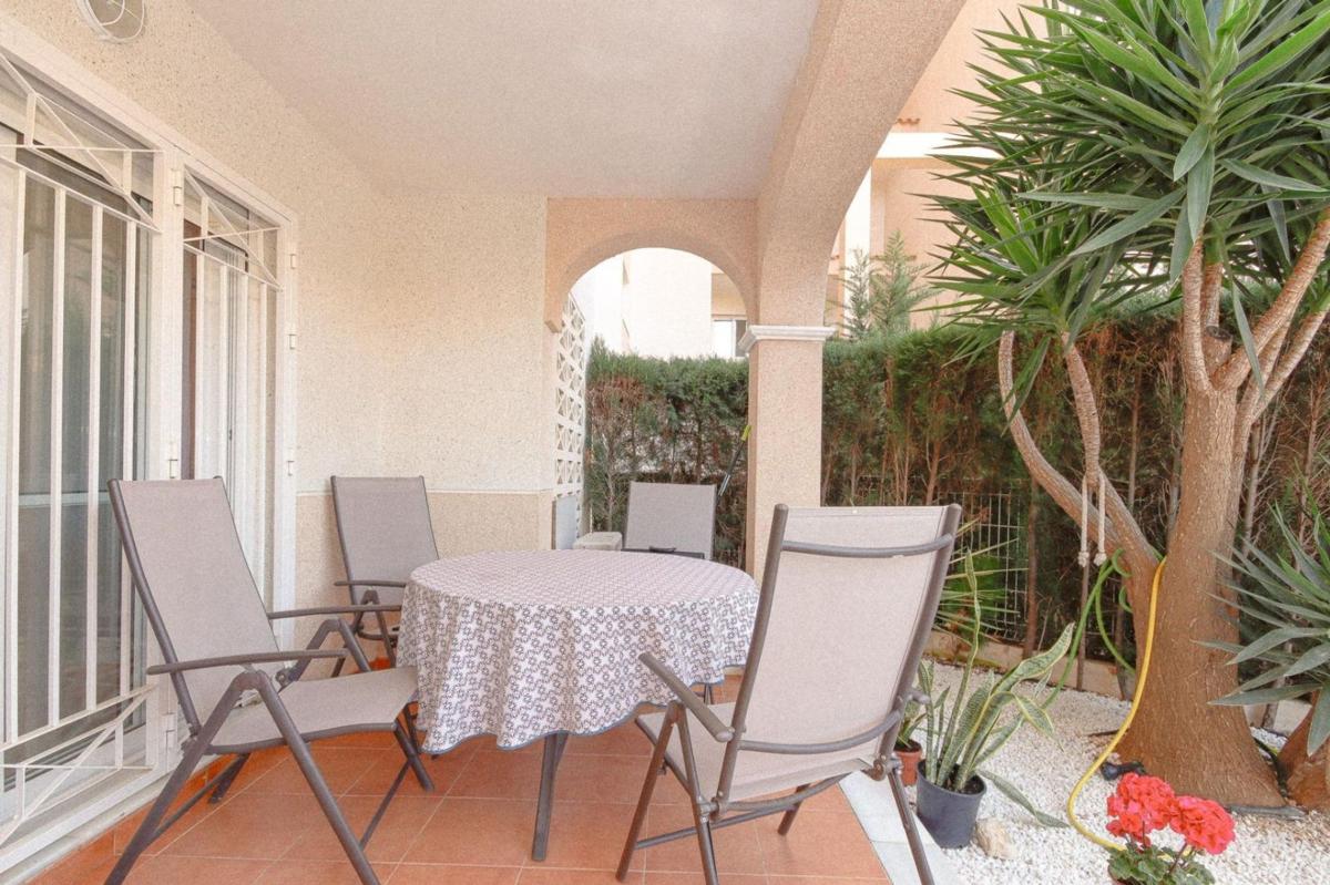 Sprzedaż niezależnego domku jednorodzinnego w  Casa o chalet en Playa Flamenca, Orihuela, Orihuela photo 4