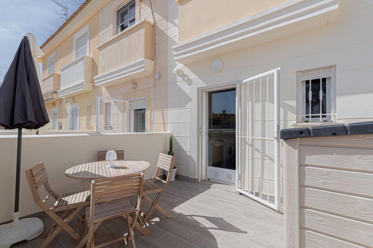 Sprzedaż niezależnego domku jednorodzinnego w Casa o chalet en Lomas de Cabo Roig, Orihuela, Orihuela photo 2