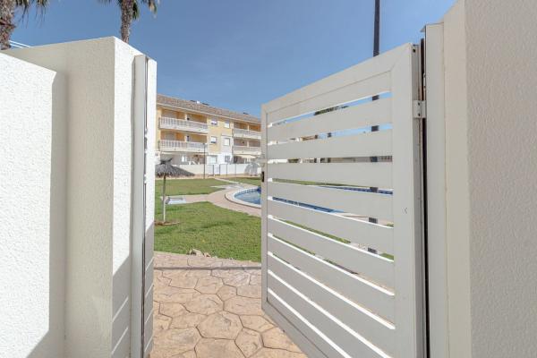 Chalet wolnostojący na sprzedaż w Casa o chalet en Lomas de Cabo Roig, Orihuela, Orihuela thumbnail 2