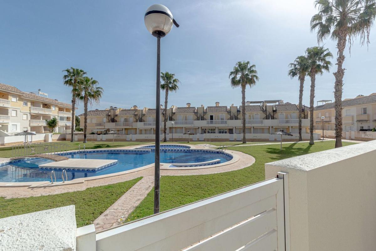 Sprzedaż niezależnego domku jednorodzinnego w Casa o chalet en Lomas de Cabo Roig, Orihuela, Orihuela photo 4