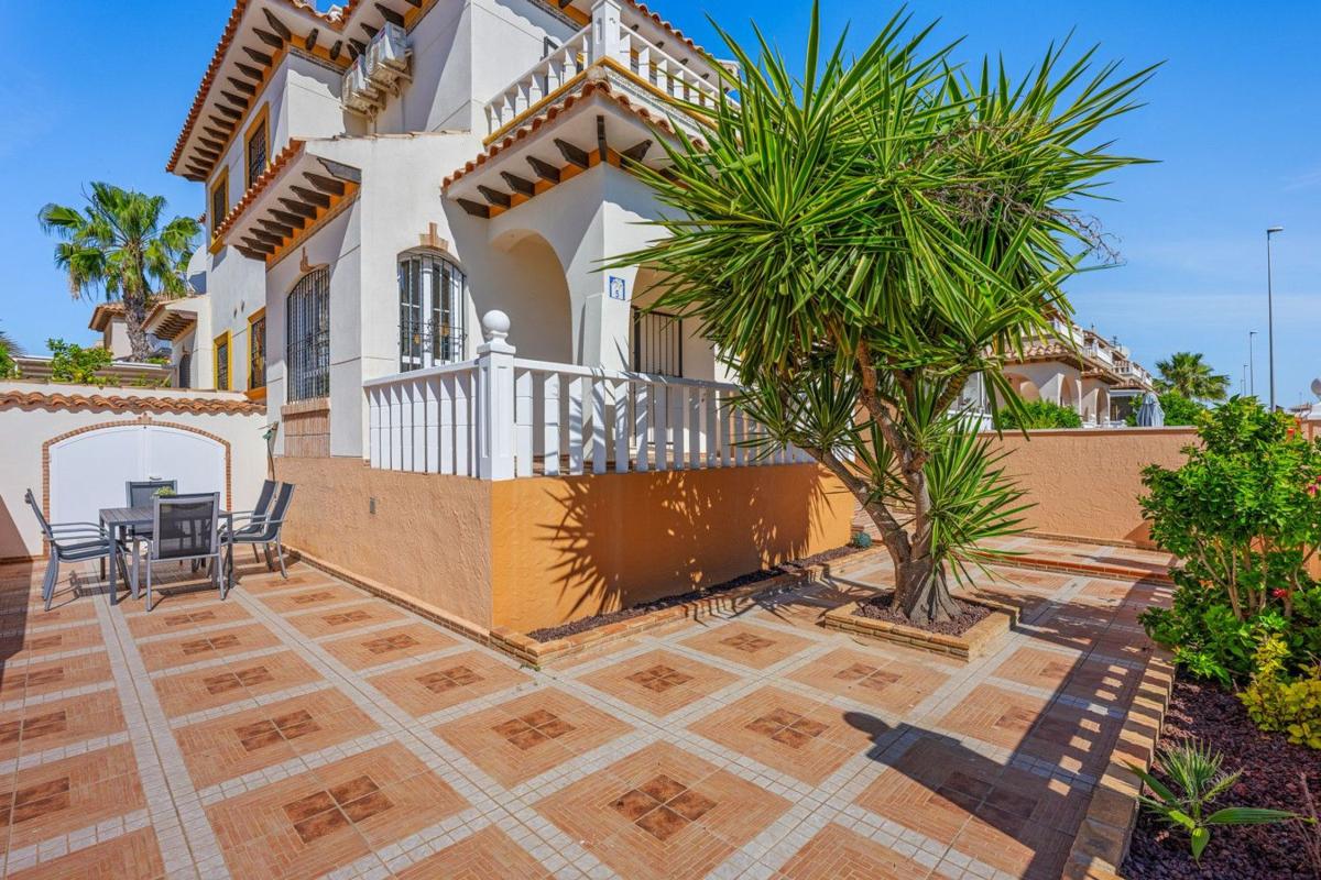 Properties for sale and rent in Spain photo 2