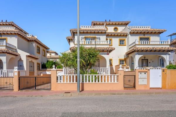 Chalet adosado en Calle Cabo de Gata, Lomas de Cabo Roig, Orihuela photo 1