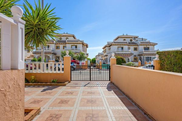 Chalet adosado en Calle Cabo de Gata, Lomas de Cabo Roig, Orihuela photo 4