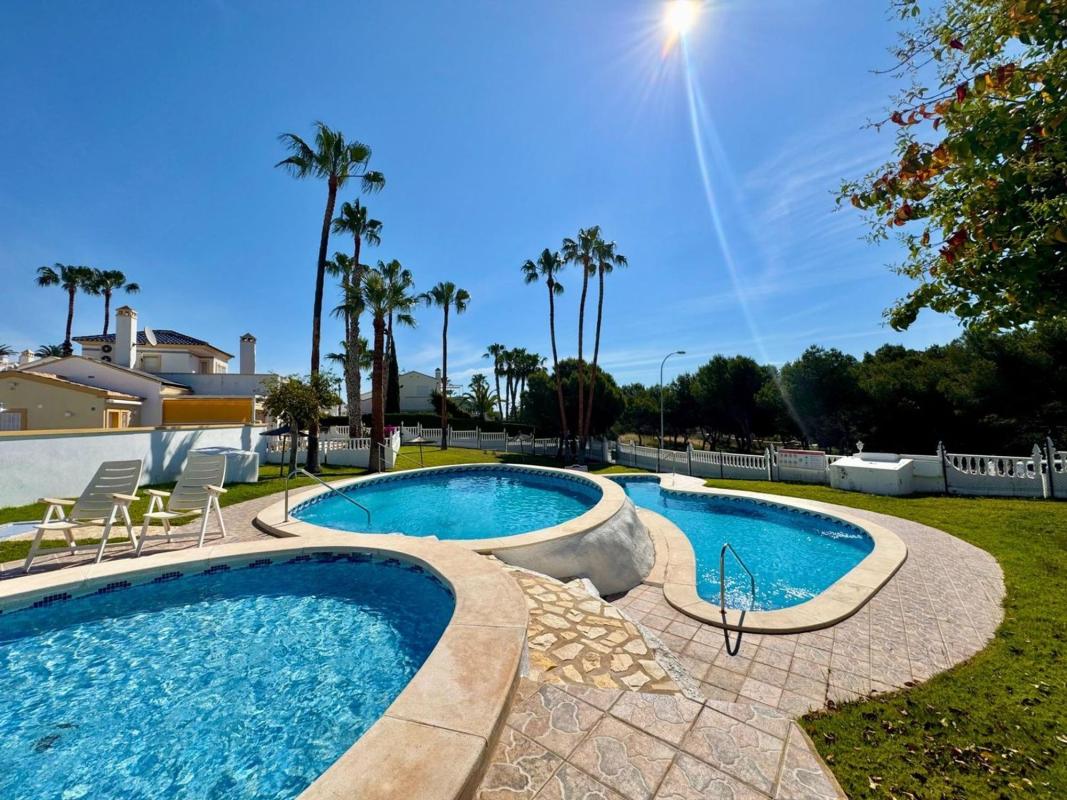 Sale of independent chalet in Casa o chalet en Calle Canal de La Mancha, 63, Villamartín, Orihuela, Orihuela
photo 1