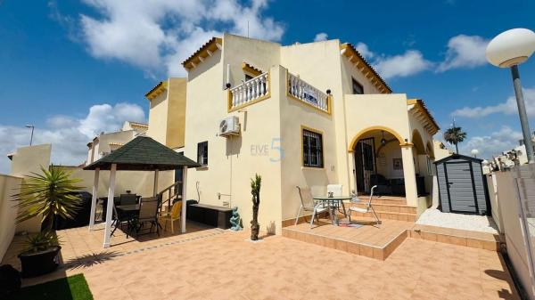 Independent chalet for sale in Casa o chalet en Playa Flamenca, Orihuela, Orihuela
photo 1
