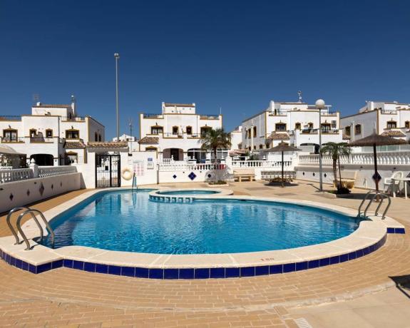 Chalet adosado en Calle Limero, Desamparados-Hurchillo-Torremendo, Orihuela thumbnail 1