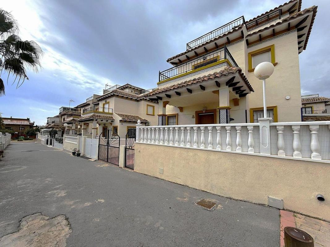 Sprzedaż duplexu w Dúplex en La Ciñuelica - Villa Rosa, Orihuela, Orihuela photo 4