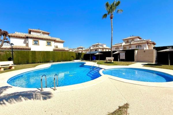 Casa o chalet independiente en Lomas de Cabo Roig, Orihuela photo 1