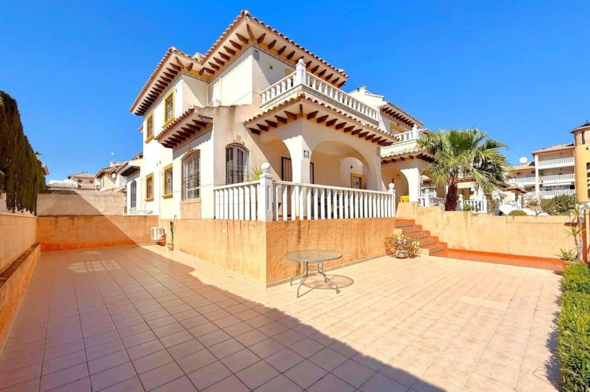 Properties for sale and rent in Spain photo 2