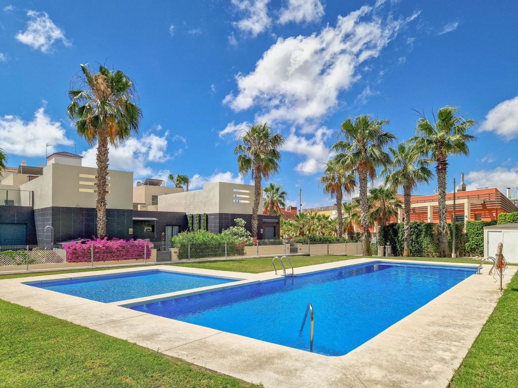 Venta de chalet adosado en Chalet adosado en Calle Paso de Calais, Villamartín, Orihuela , Orihuela photo 4