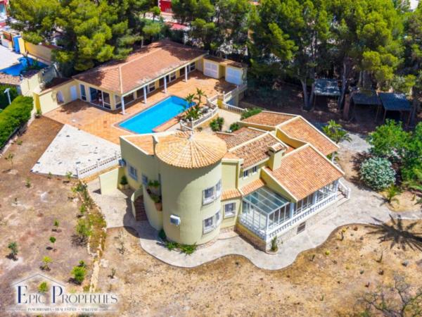 Частный шале на продаже в  Casa o chalet en Calle Carrascar de Parcent, Montebello - Nou Espai, La Nucia, Ла Нусия photo 4