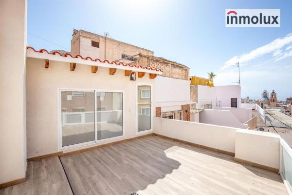 Venta de piso en Piso en Calle General Primo de Rivera, Casco Histórico-Santa Cruz, Alicante / Alacant, Alicante / Alacant
photo 1