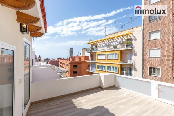Venta de piso en Piso en Calle General Primo de Rivera, Casco Histórico-Santa Cruz, Alicante / Alacant, Alicante / Alacant
thumbnail 2