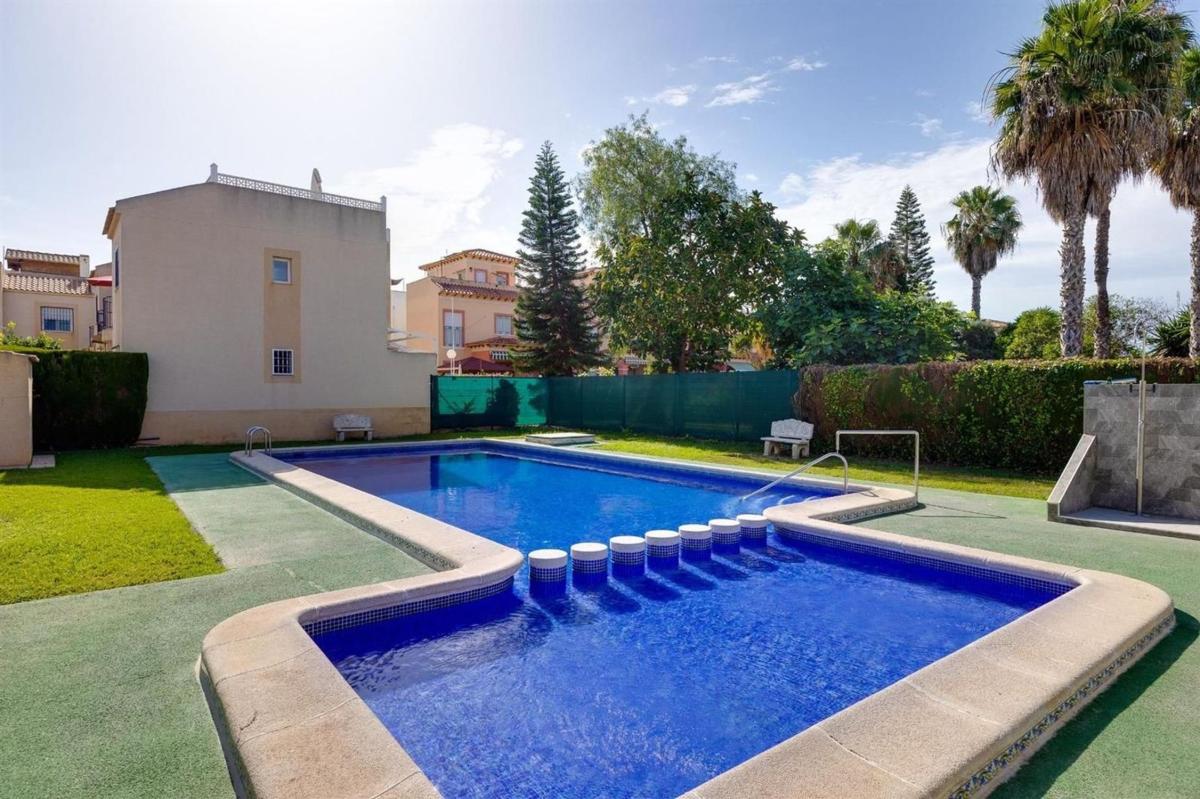 Sale of independent chalet in Casa o chalet en Calle Manuel Vera Espinosa, La Siesta - El Salado - Torreta, Torrevieja, Torrevieja
 photo 2