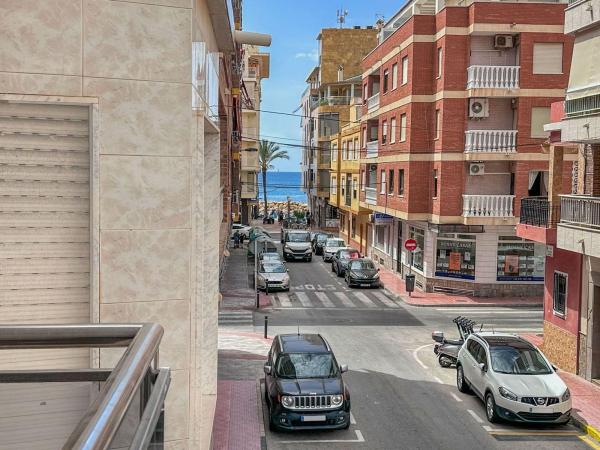 Venta de piso en Piso en Calle Patricio Zammit, Las Piscinas Naturales, Torrevieja, Torrevieja
photo 1