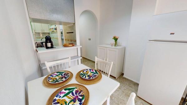 Venta de piso en Piso en Calle Patricio Zammit, Las Piscinas Naturales, Torrevieja, Torrevieja
 photo 4