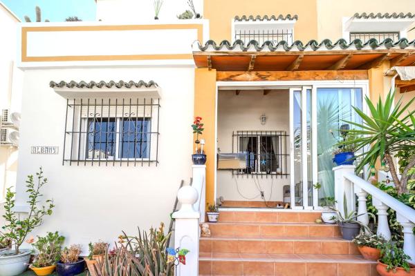 Chalet adosado en Calle Baikal, Zona Lago - Los Almendros, Orihuela photo 4