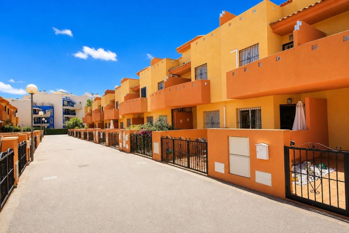 Venta de chalet adosado en Chalet adosado en Calle del Mar, Aguamarina, Orihuela , Orihuela photo 1