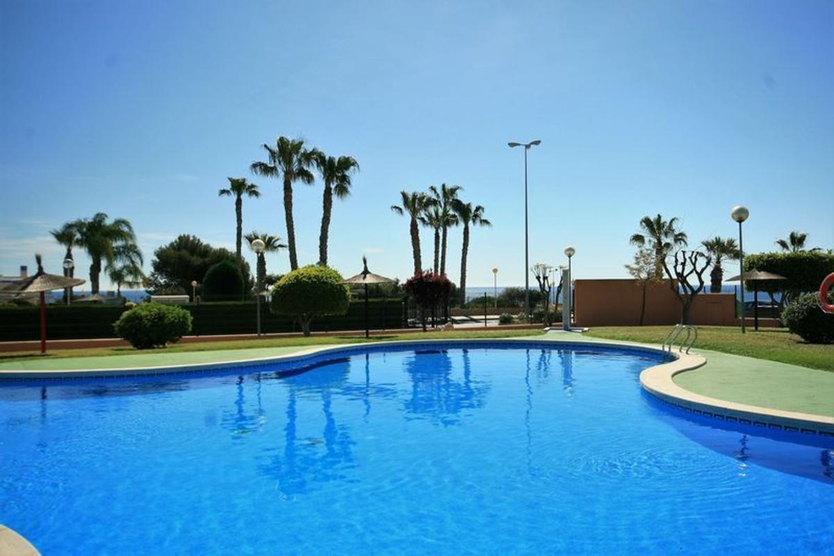 Venta de chalet adosado en Chalet adosado en Calle del Mar, Aguamarina, Orihuela , Orihuela photo 2