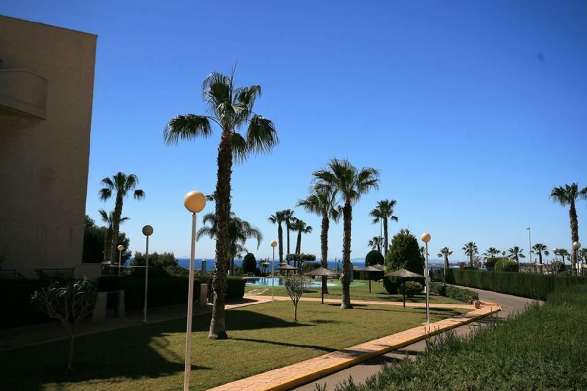 Venta de chalet adosado en Chalet adosado en Calle del Mar, Aguamarina, Orihuela , Orihuela photo 3